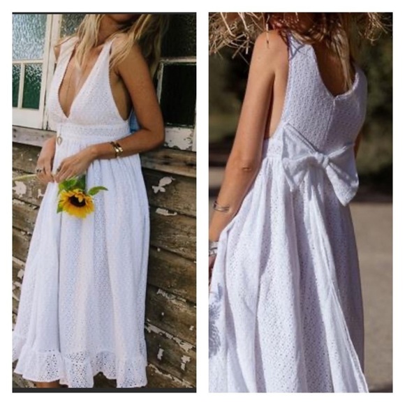 NWT CHASING UNICORNS White Eyelet Back Bow Ruffle V Neck Midi Dress Size Small - Picture 1 of 10